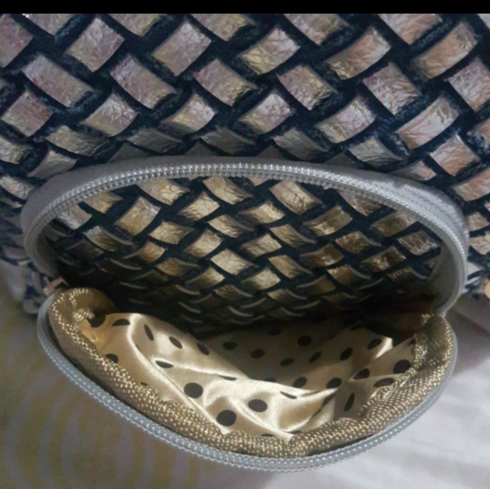 Handbag - Picture 9 of 15